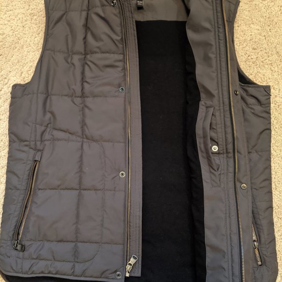 Banana Republic Men's Water-Resistant Quilted Vest - Picture 2 of 5